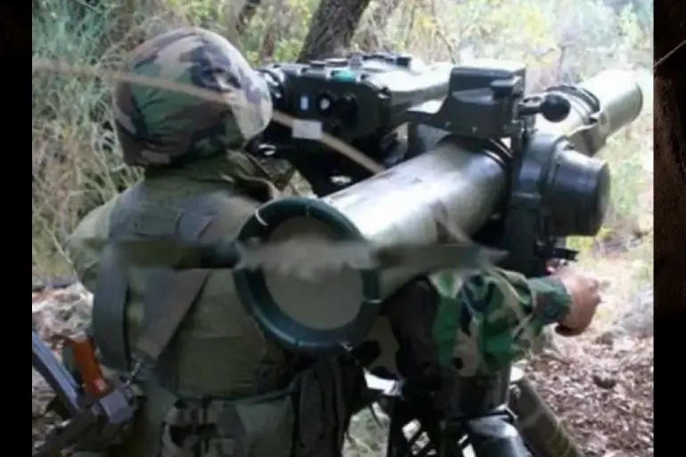 مقاتل من حزب الله يستعد لإطلاق كورنيت المضاد للدبابات