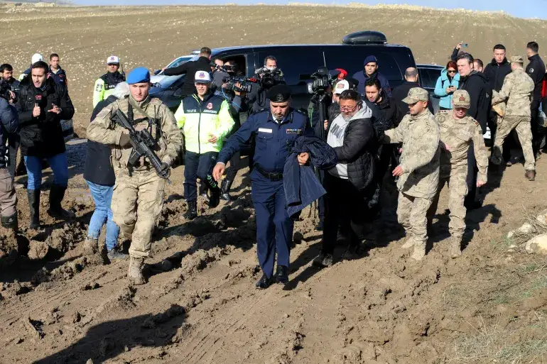 وفد ليبي يصل إلى مكان تحطم الطائرة قرب أنقرة